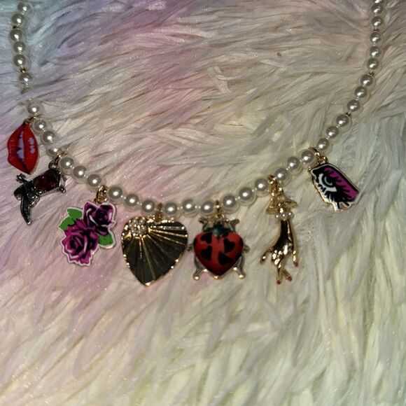 BETSEY JOHNSON pearl charm necklace - Picture 5 of 6